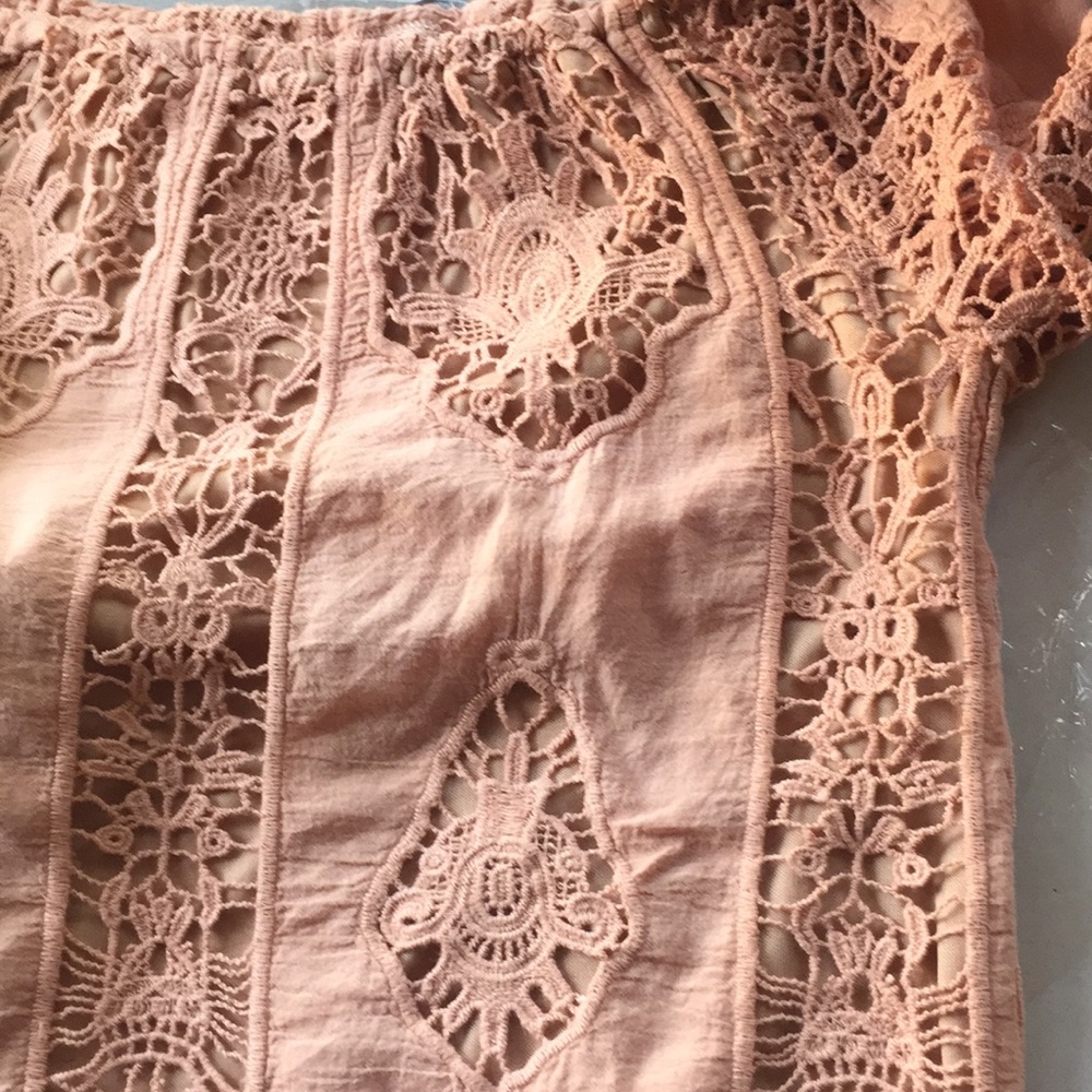 Blush tops ruffle Off the Shoulder top NWT - Picture 3 of 4